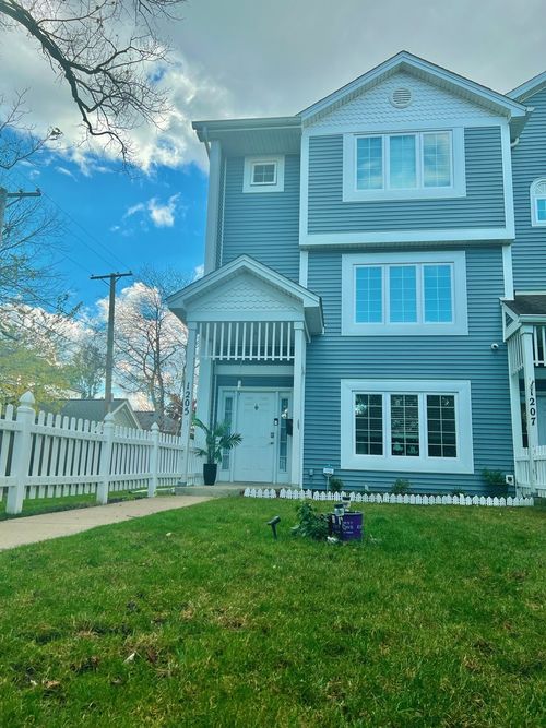 1205 Dodge Ave, Evanston, IL, 60202-1008 | Card Image