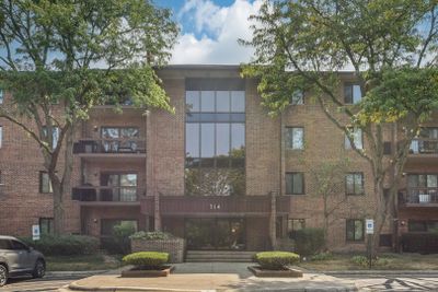 209 - 714 Walnut Drive, Condo with 3 bedrooms, 2 bathrooms and 1 parking in Darien IL | Image 1