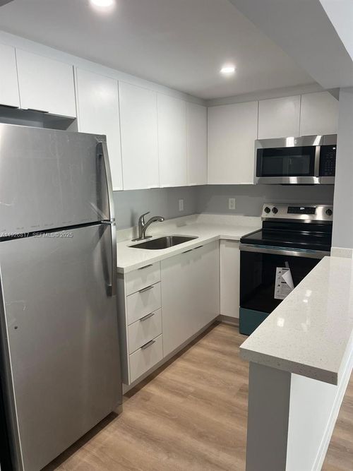 apt-211-7820 Ne Bayshore Ct, Miami, FL, 33138-6382 | Card Image