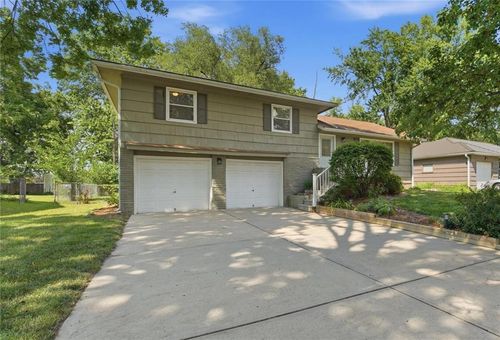 4214 E 113th Ter, Kansas City, MO, 64137-2412 | Card Image
