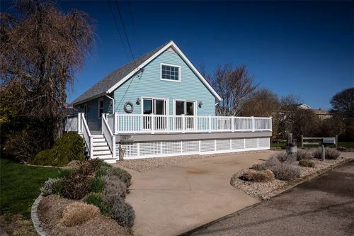 24 Redwood Dr, Narragansett, RI, 02882-6014 | Card Image