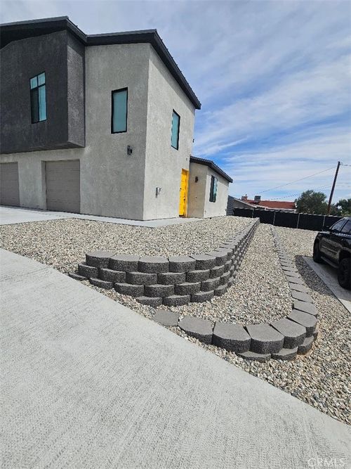 2-5967 Bagley Ave, 29 Palms, CA, 92277-2212 | Card Image