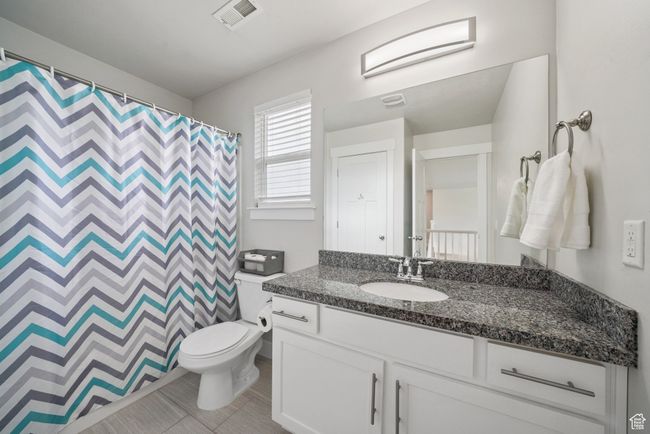 Upstairs Full Bathroom | Image 31