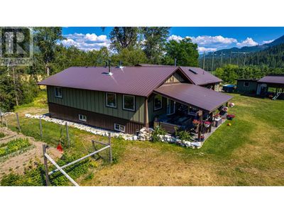 26 Byers Rd, House other with 4 bedrooms, 2 bathrooms and null parking in Cherryville BC | Image 3