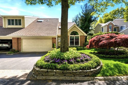 31 Willow Ridge Dr, Smithtown, NY, 11787-1562 | Card Image