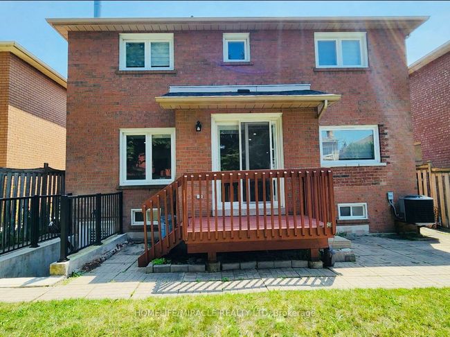 1439 Emerson Lane, Home with 2 bedrooms, 1 bathrooms and 2 parking in Mississauga ON | Image 8