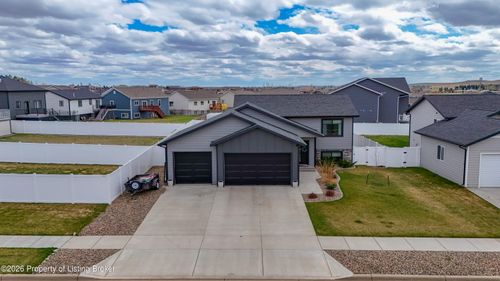 1371 Donna Ln, Dickinson, ND, 58601-8351 | Card Image