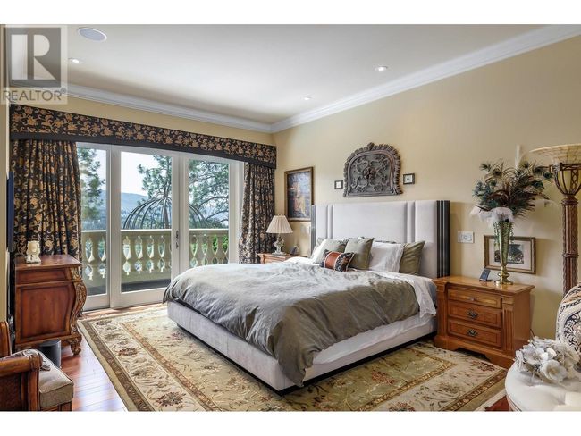 983 Westpoint Dr, House other with 4 bedrooms, 6 bathrooms and 2 parking in Kelowna BC | Image 12