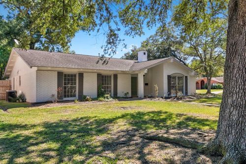930 Hibiscus Cir, Beaumont, TX, 77706-4412 | Card Image