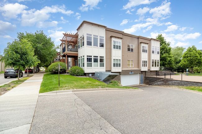 Easily access the parking from this wide and smooth entrance. | Image 21