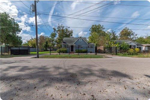 4303 Castor St, Houston, TX, 77022-4033 | Card Image