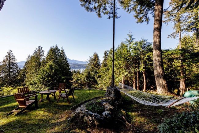 886 Schooner Lane, House other with 3 bedrooms, 1 bathrooms and 2 parking in Bowen Island BC | Image 32