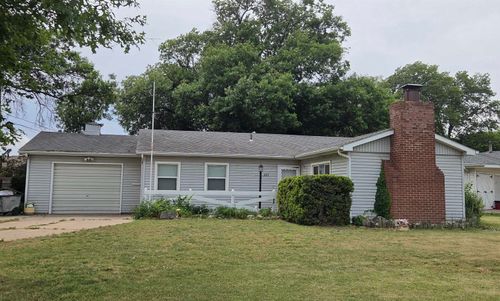 402 Circle Dr, Wellington, KS, 67152-3202 | Card Image