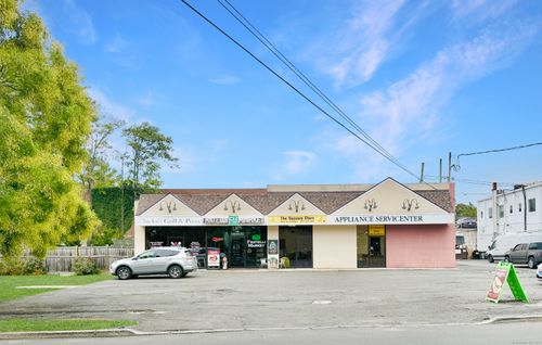 15 Cedar Heights Rd, Stamford, CT, 06905-1103 | Card Image