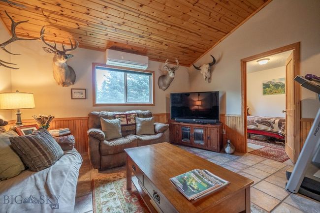 1077 Us Highway 89 S, House other with 3 bedrooms, 3 bathrooms and null parking in Gardiner MT | Image 15