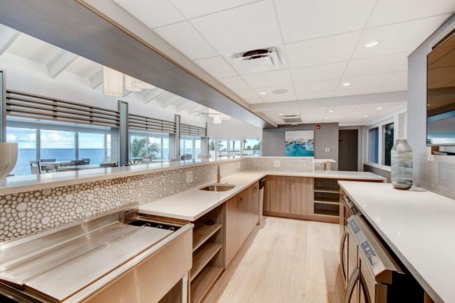 PH10 - 4750 S Ocean Blvd, Condo with 2 bedrooms, 2 bathrooms and null parking in Highland Beach FL | Image 47