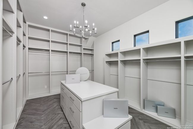 Primary Closet | Image 19
