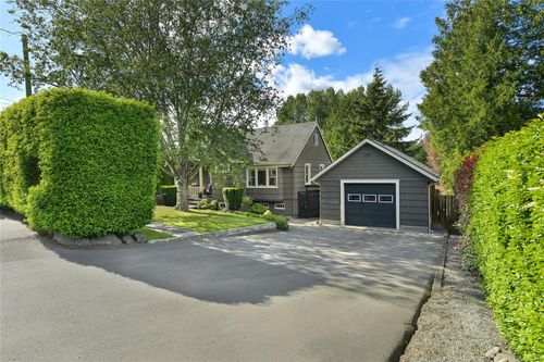 1000 Lodge Ave, Victoria, BC, V8X3A8 | Card Image