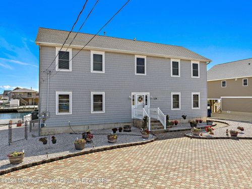 128 E Delaware Dr, LITTLE EGG HARBOR TWP, NJ, 08087-1103 | Card Image