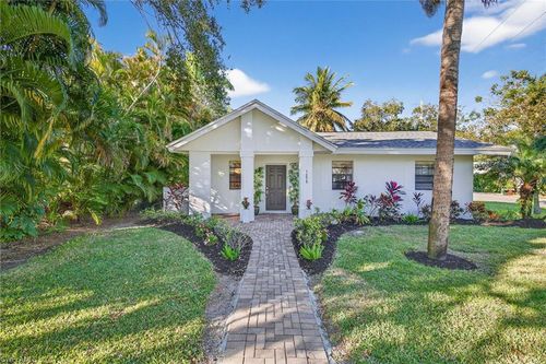 1275 8th Ave N, NAPLES, FL, 34102-5619 | Card Image