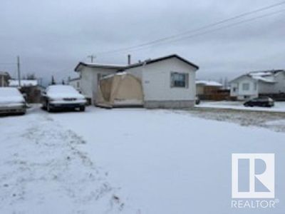 9713 102 Ave, House other with 3 bedrooms, 2 bathrooms and null parking in Clairmont AB | Image 1