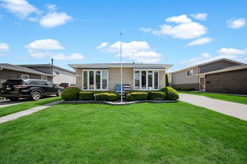 10125 S Komensky Avenue, Oak Lawn, IL, 60453 | Card Image