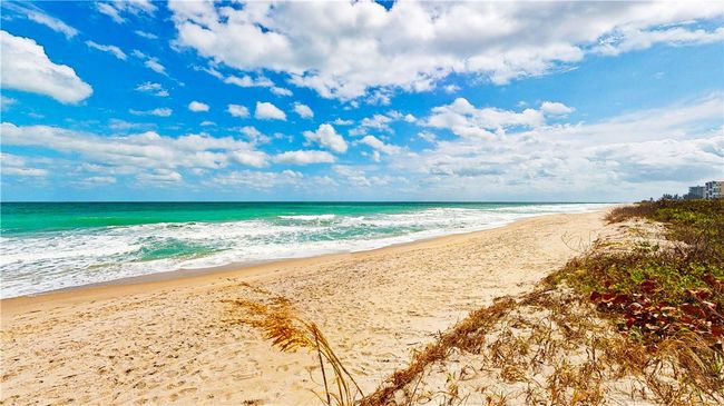APT-201B - 4180 N Highway A1a, House attached with 3 bedrooms, 4 bathrooms and null parking in Hutchinson Island FL | Image 27
