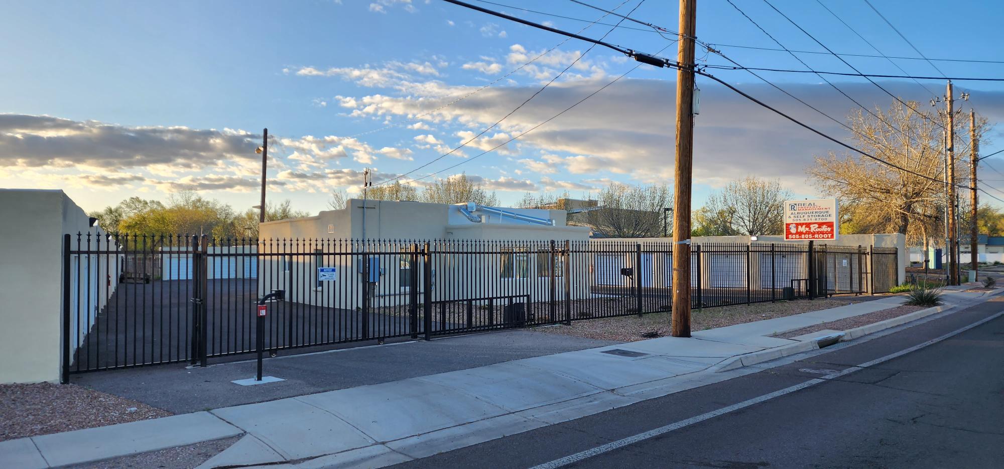 306 Isleta Blvd Sw, Albuquerque, NM 87105
