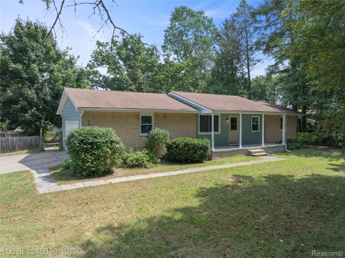 330 Harvard Dr, Howell, MI, 48843-1742 | Card Image