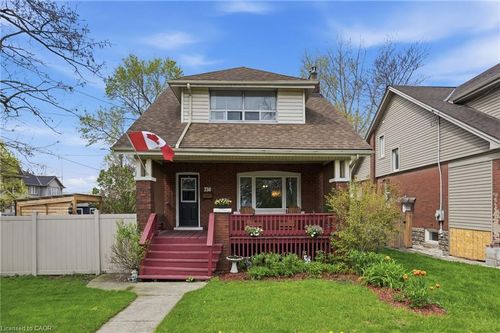 230 Beach Blvd, Hamilton, ON, L8H6W1 | Card Image