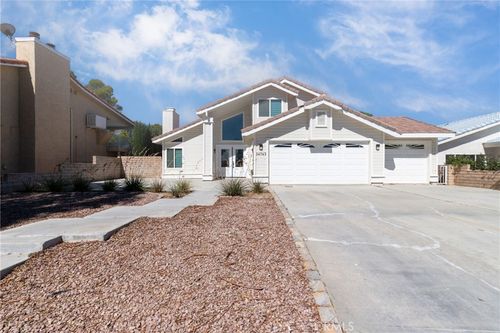 14743 Blue Grass Dr, Helendale, CA, 92342-7724 | Card Image