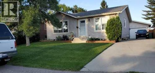 24 Huntstrom Rd Ne, Calgary, AB, T2K5W3 | Card Image