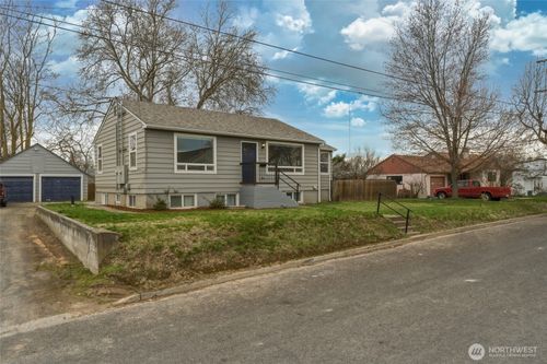 15 Sw 13th Street, College Place, WA, 99324 | Card Image