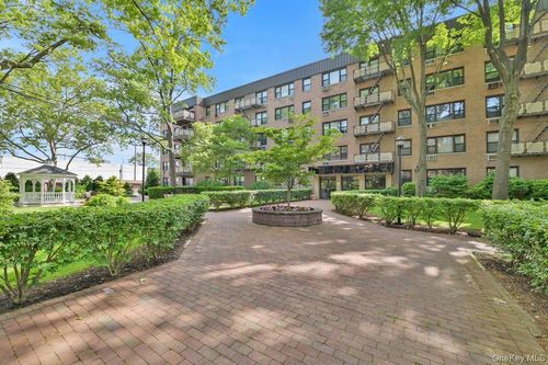 3f-6 Birchwood Ct, Mineola, NY, 11501-4518 | Card Image