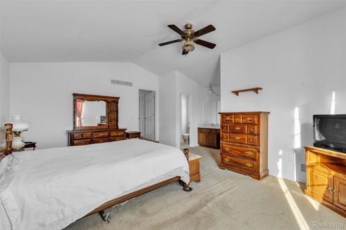 33838 Whitewood Pl, Westland, MI, 48185-9400 | Card Image