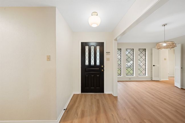 Front foyer | Image 4