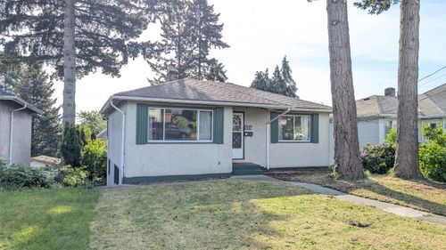 454 Wilson St, New Westminster, BC, V3L3R8 | Card Image