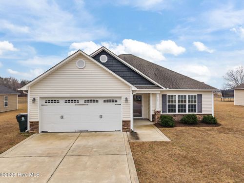 529 Villa Grande Dr, Winterville, NC, 28590-8073 | Card Image