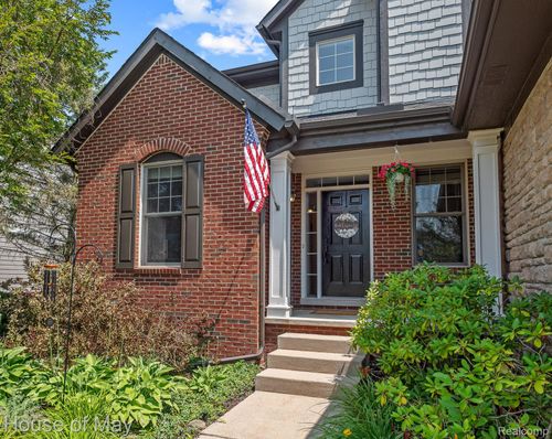 6066 Strawberry Cir, Commerce Township, MI, 48382-5510 | Card Image