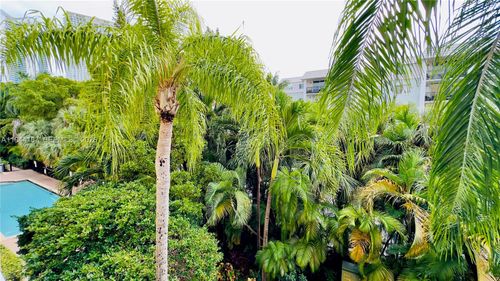 apt-3311-17125 N Bay Rd, Sunny Isles Beach, FL, 33160-3449 | Card Image