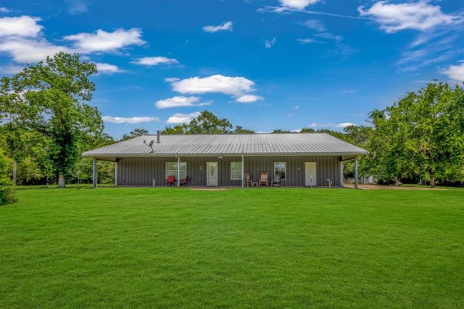 250 County Road 498, Home with 3 bedrooms, 2 bathrooms and 6 parking in Sweeny TX | Image 4