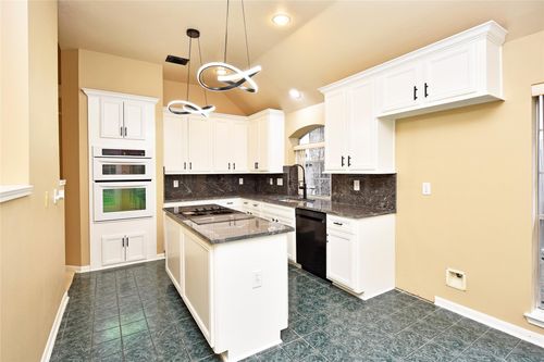 7602 Melody Cir, Houston, TX, 77040-2519 | Card Image