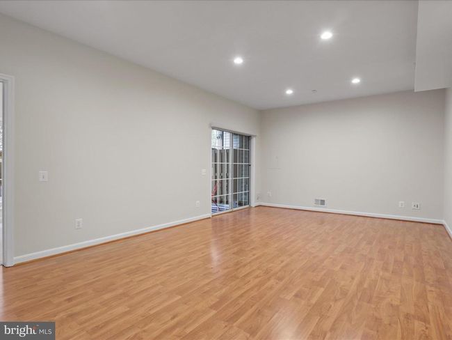 9332 Branch Side Ln, Townhouse with 4 bedrooms, 4 bathrooms and null parking in FAIRFAX VA | Image 32