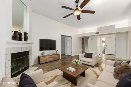 4053 E Sunnyside Dr, Phoenix, AZ, 85028-1514 | Card Image
