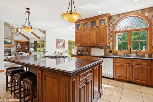 8S241 Dunham Dr, Naperville, IL, 60540-9304 | Card Image