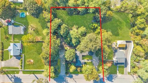 36 7th Ave, Brentwood, NY, 11717-5506 | Card Image