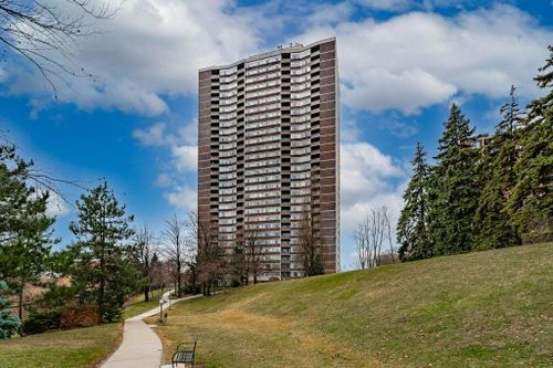 2102-3100 Kirwin Ave, Mississauga, ON, L5A3S6 | Card Image