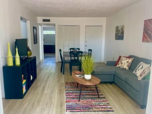 apt-106-200 Nw 107th Ave, Miami, FL, 33172-3892 | Card Image
