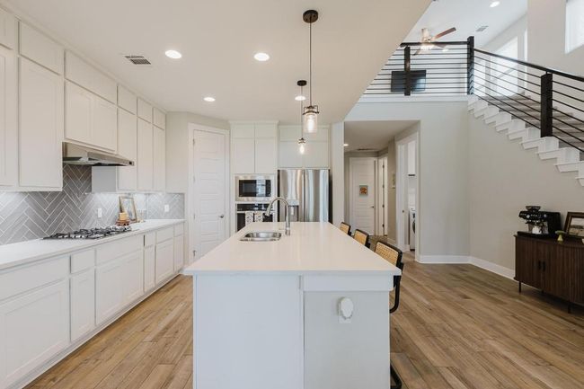Large kitchen island | Image 8