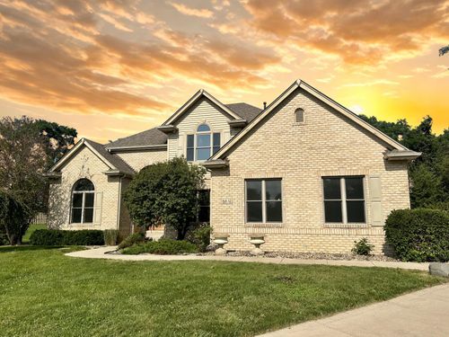6832 Linden Dr, Crown Point, IN, 46307-7142 | Card Image